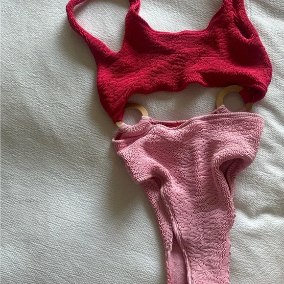 CLEONIE One piece Australian Brand - Picture 3 of 6